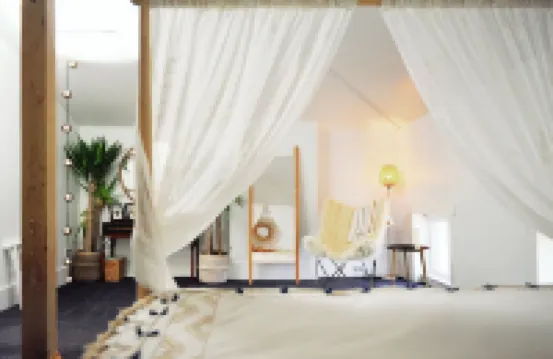 Penthouse in historic brothel, drenched in sunlight! Hotels in 