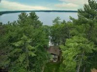 Grindstone Lake-Hayward 4-bedroom lakefront cabin. Wi-Fi, AC and superb fishing!