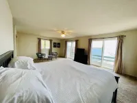 Limited summer dates Lakefront sandy beach, sunroom, sauna, game room, kayaks!