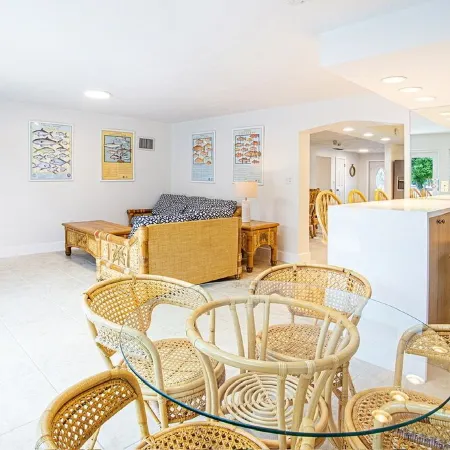 Dolphin Retreat-3 bedroom 2 Bath Marathon Home w Private Pool & 60 foot Dock