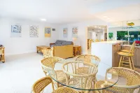 Dolphin Retreat-3 bedroom 2 Bath Marathon Home w Private Pool & 60 foot Dock