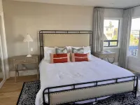 Luxury waterfront! The Pagoda Beach House - balcony