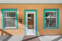 Pulaski Trail Escape / Fully Stocked Kitchen / Sleeps 18 w Off Street Parking Hotels in Wallace