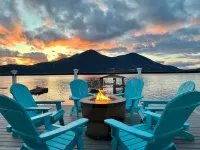 Smiling Otter Retreat! Large Lakefront Luxury House.Pool.Spa.Game Room.Pets