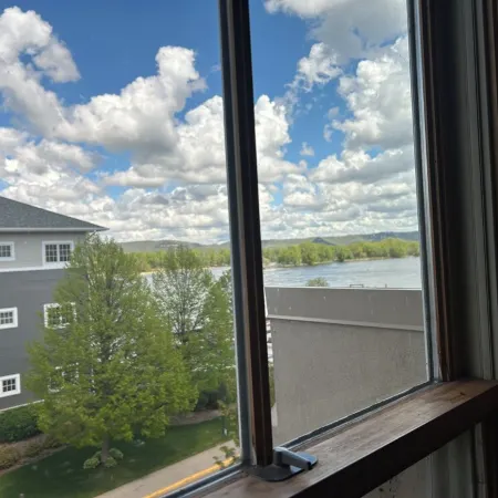Stunning river view loft in Wabasha near Eagle Center