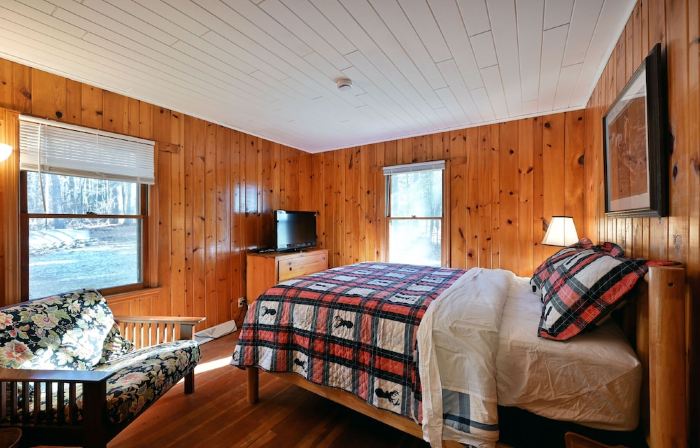 The Cabin- cozy cottage on the sandy shores of the Chippewa Flowage