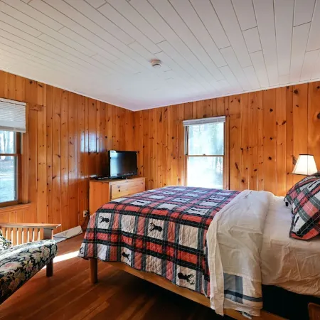 The Cabin- cozy cottage on the sandy shores of the Chippewa Flowage