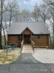 Cabin Dreams- Charming.  Romantic.   Jetted tub.  Screened porch.  10 min to SDC