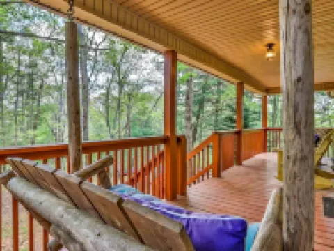 2800 sqft Forest Retreat!4 min to Pool- Hot Tub~Firepit~Dogs! 8 min to Town! Hotels in Ellijay