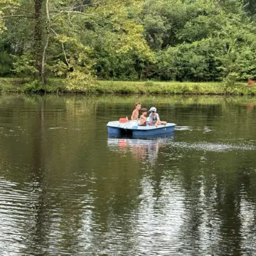 7 acre prvt estate, boat, pond, 16' Movie, Fishing