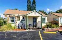 Madeira Beach Bungalow right across the street from the beach