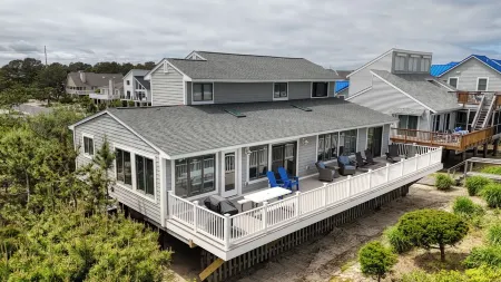 6 Bedroom Oceanfront House in N. Bethany Beach. Renovated in 2024. Watch video! Отели рядом с достопримечательностью «Bethany Beach»