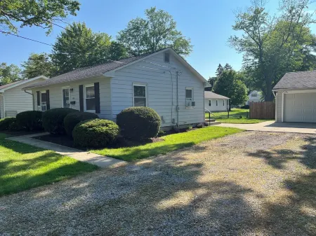 Avon Lake Updated 2 Bedroom Cottage near Lake Erie on Very Quite Wooded Street