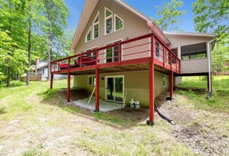 Beautiful and Spacious Pocono Chalet near all 4 season activities!