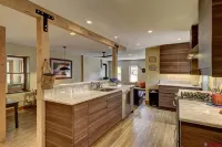 Modern Downtown Loft in Heart of Silverton