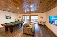 Luxury Lakefront Cabin - balcony