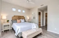 GORGEOUS MOUNTAIN  VIEWS FROM EVERY WINDOW AND DOG FRIENDLY, TOO Hotels in Oro Valley