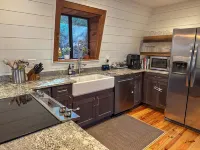 Entire cabin on Lake Sequoyah in Highlands.