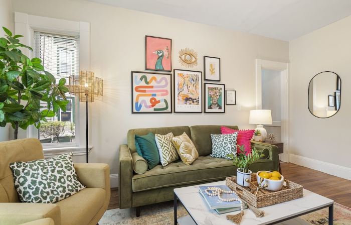 Artful Escape • Minutes to Salem, Beach and Train to Boston • Private Parking