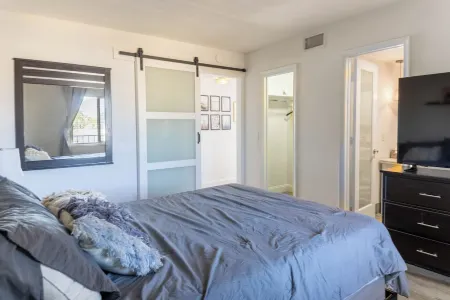 Wonderful waterfront tranquility Отели в г. Лантана