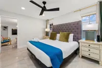 Waterfront, 7s Hot Tub, 5 Min to Sawgrass Mall - Biggest Outlet Mall in US Hotels near Royal Plaza Shopping and Office Complex