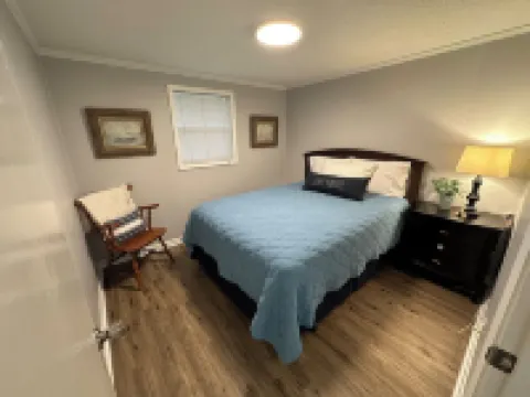 Peaceful lake front home with wrap around porch and relaxing views! Hotels in Union Parish