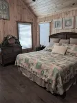Secluded cabin just 2.5 miles from Troy University