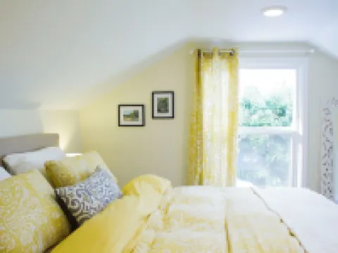 Adorable attic cottage in the heart of Oregon Wine Country. Hotels in Newberg