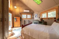 Cascade Basecamp | Fully Fenced/Hot Tub/Private!