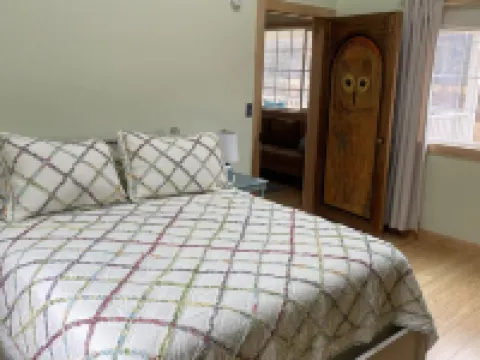 New build OWL HOUSE, quiet, near trails, stargazing! Hotels in Perry County