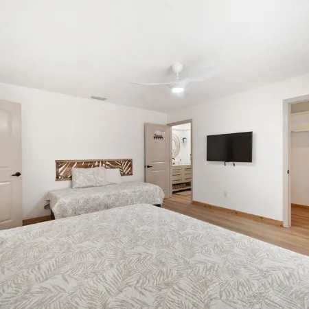 2,100sqf Villa  · KING Beds  · Heated Pool · Game Room · GYM · Beach 2miles