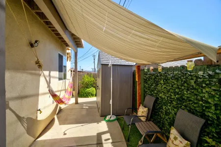 +Lake View House+ Walk to private sandy beach. Private lake access.