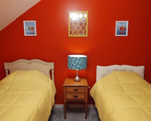 Bright Beautiful beach theme home walking distance to Lake Michigan & downtown! Hotels in Manistee