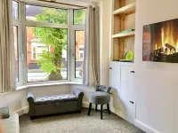 Luxury hi-spec large Victorian townhouse, sleeps 9.  Free wifi and feee parking.