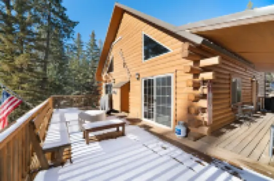 Beautiful Terry Peak Cabin, WiFi, Hot Tub. Game Room