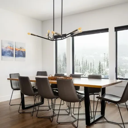 Large luxury ski-in/ski-out chalet style escape