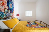 Cute little home with free parking - La Haciendita