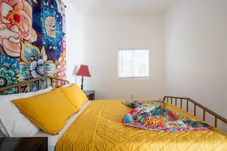 Cute little home with free parking - La Haciendita