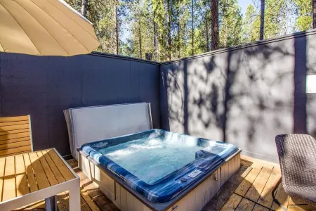 Private Hot Tub and Bikes! Great Location! Отели в г. Санривер
