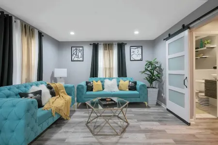 "Escape to Ellis Hideaway: Cozy 2-Bedroom Retreat with 1.5 Baths Отели в г. Камберленд