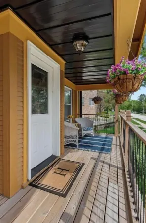 Charming duplex walkable to historic downtown Cedarburg