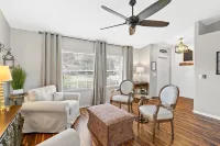 Stunning pool home with lanai-comforts/space for whole family