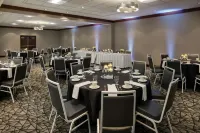Delta Hotels by Marriott Milwaukee Northwest
