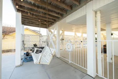 🌊 Luxe Oceanfront Escape 4BR + Private Pool & Stunning Views