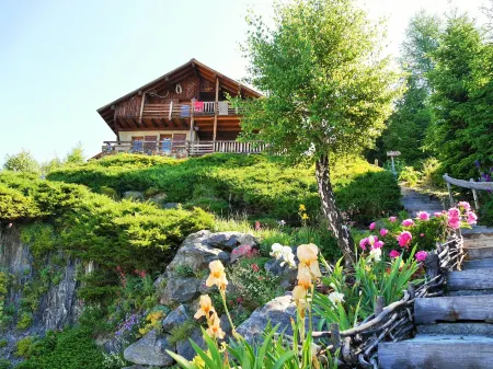 CHALET PRIVE MON REVE APPART no3 on DOMAINE ALPE D'HUEZ IN VILLARD RECULAS Отели в г. Виллар-Рекюла