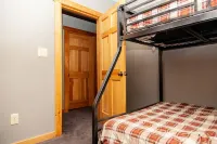 Well-appointed cabin with expansive mountain views, nature and tranquility.