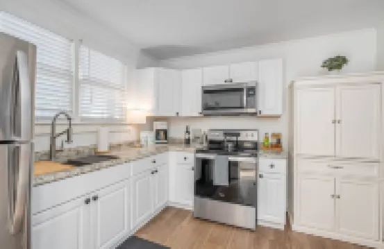 Savannah Vintage Haven - Thomas Square