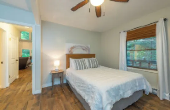 Come Ski Hatley Pointe! Hot Tub+Fire Pit, Fireplace,WiFi, Pet Friendly!