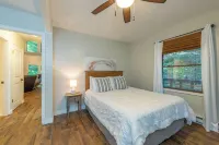 Hot Tub+Fire Pit, Fireplace, Grill, WiFi, Resort Access, Pet Friendly, Skiing!