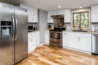 Maine Barn Hideaway- 2nd Floor Private Apartment